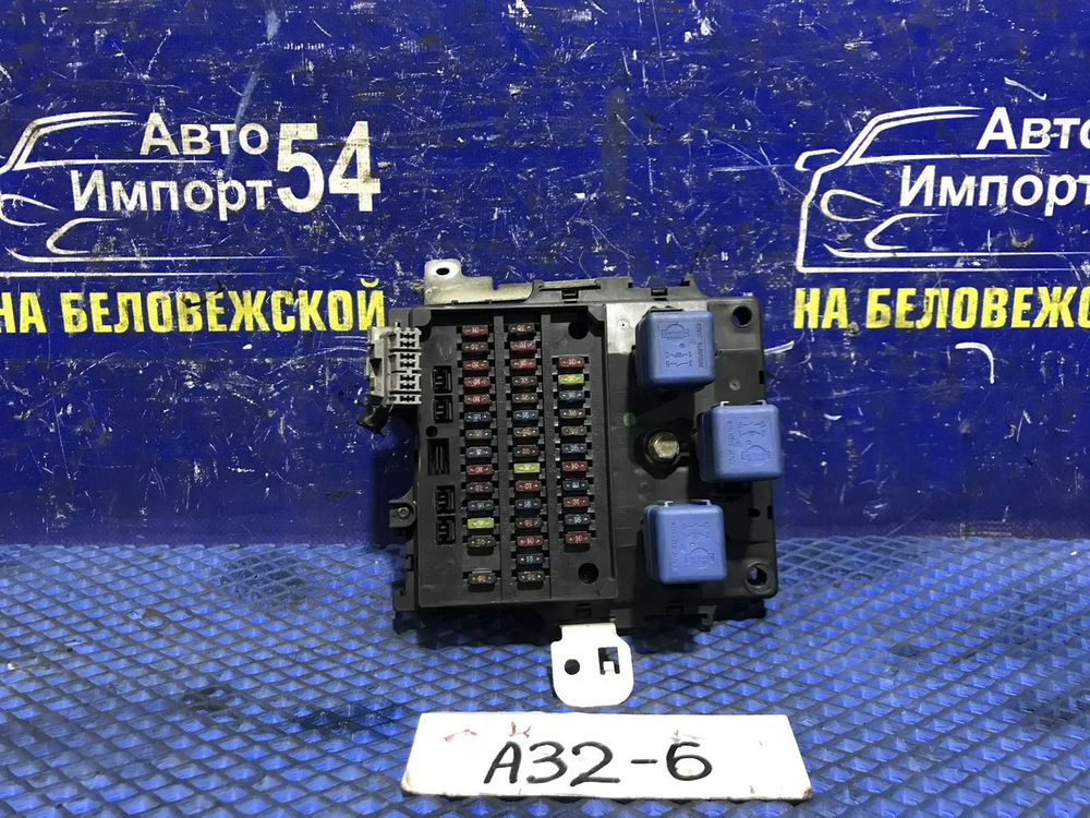 Блок предохранителей салонный NISSAN CEFIRO 1994