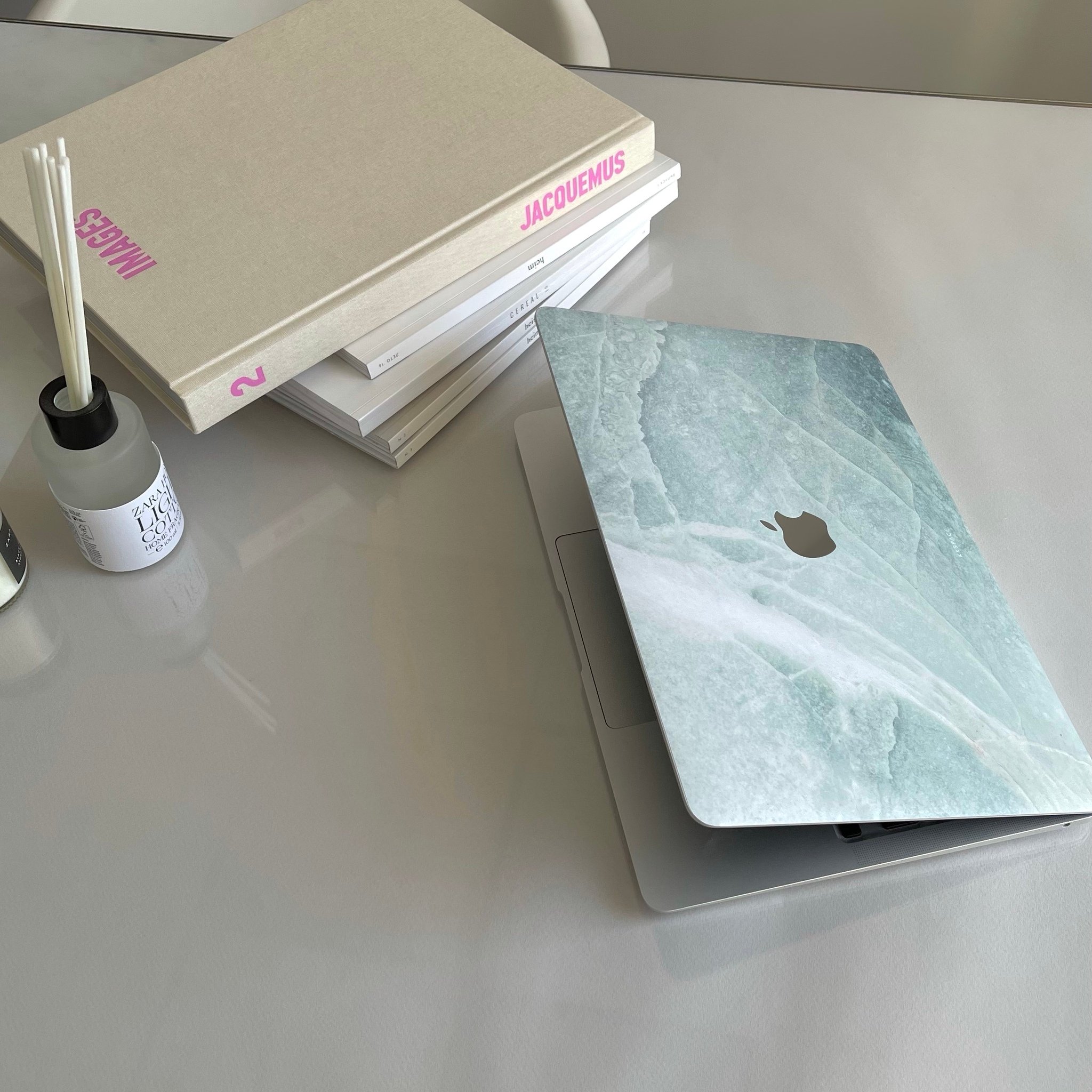 Виниловая наклейка AURORA для MacBook