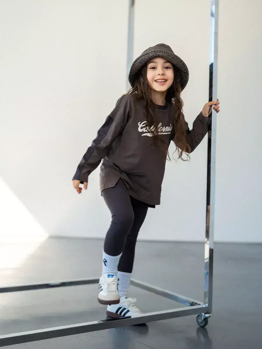 Спортивный костюм для девочки на весну с леггинсами