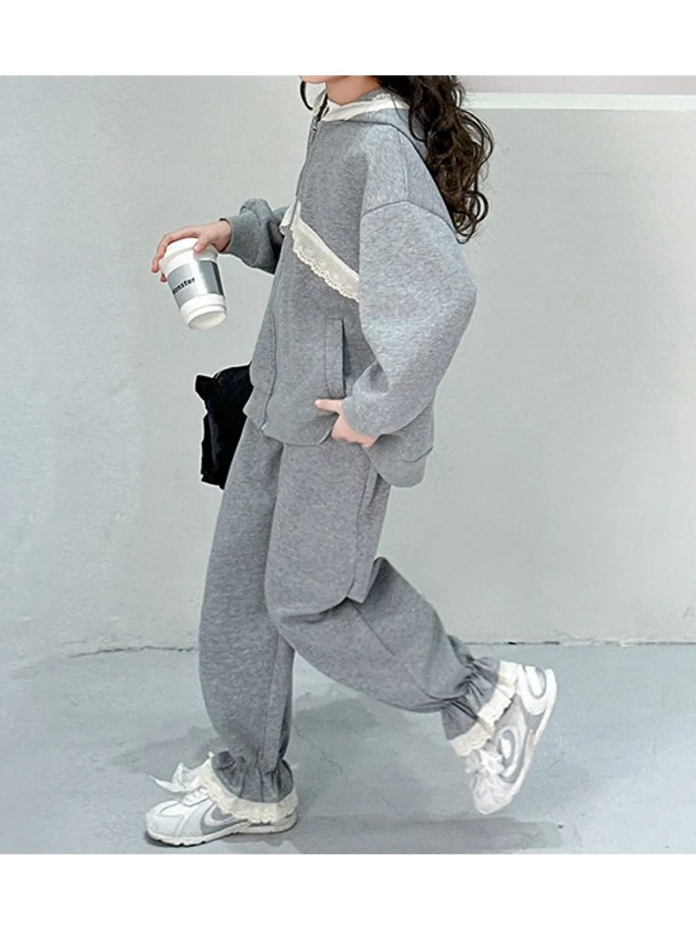 Костюм c кружевом