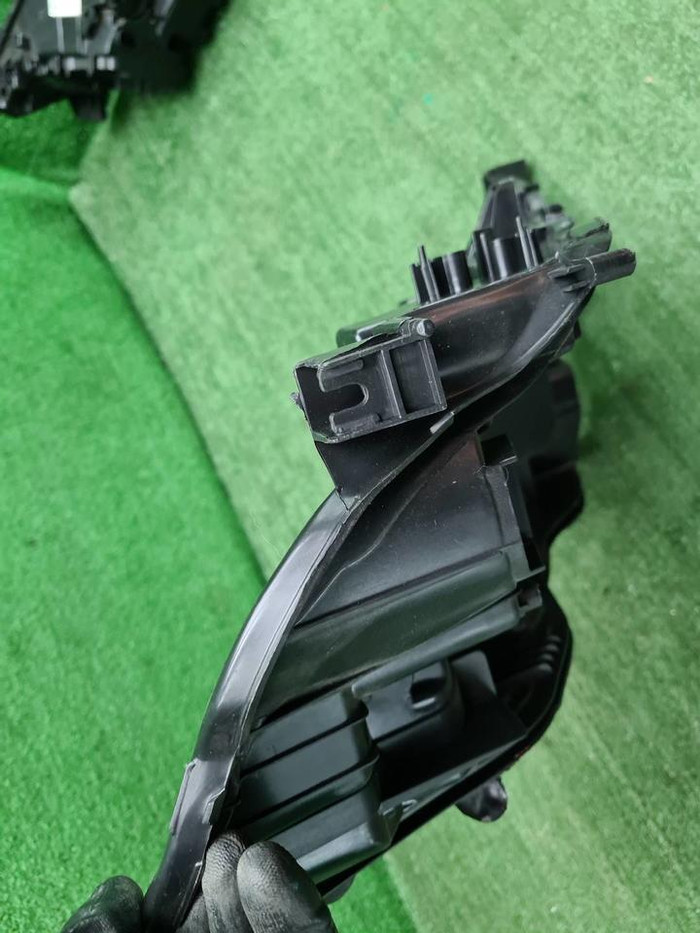 Корпус фары левый Toyota Land Cruiser 200 (15-21)