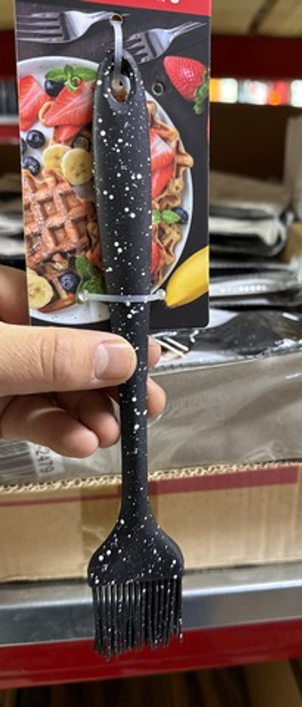 Кисточка силиконовая для кухни черная с белыми точками  158SHESHIFU