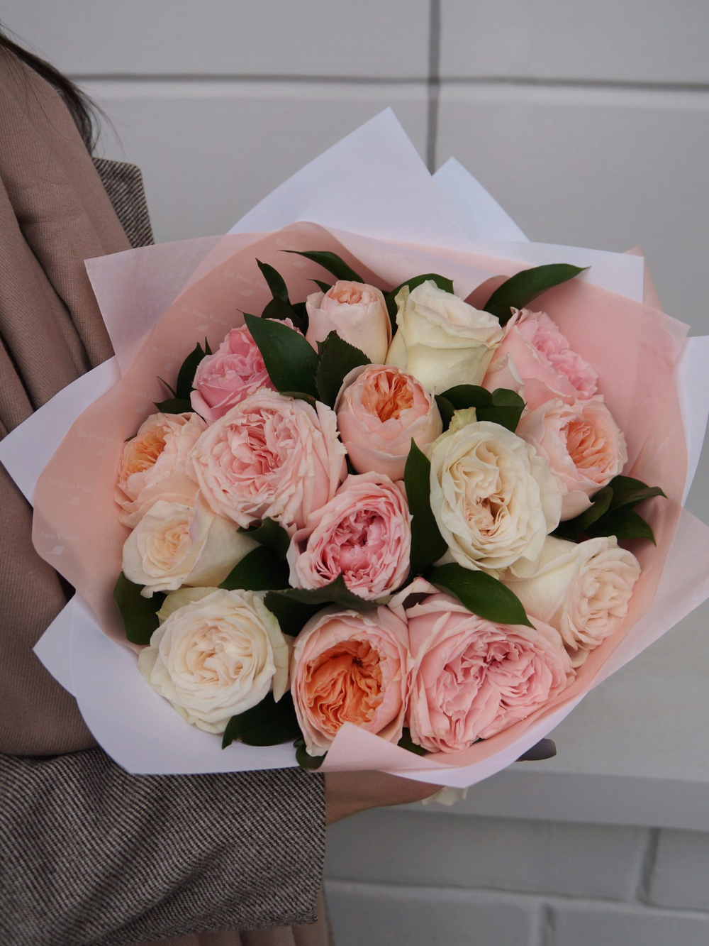 81. Букет из роз Juliet, White O’Hara, Princess Hitomi