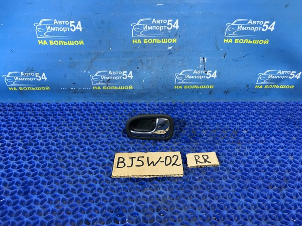 Ручка двери передней правой салонная MAZDA FAMILIA 2001