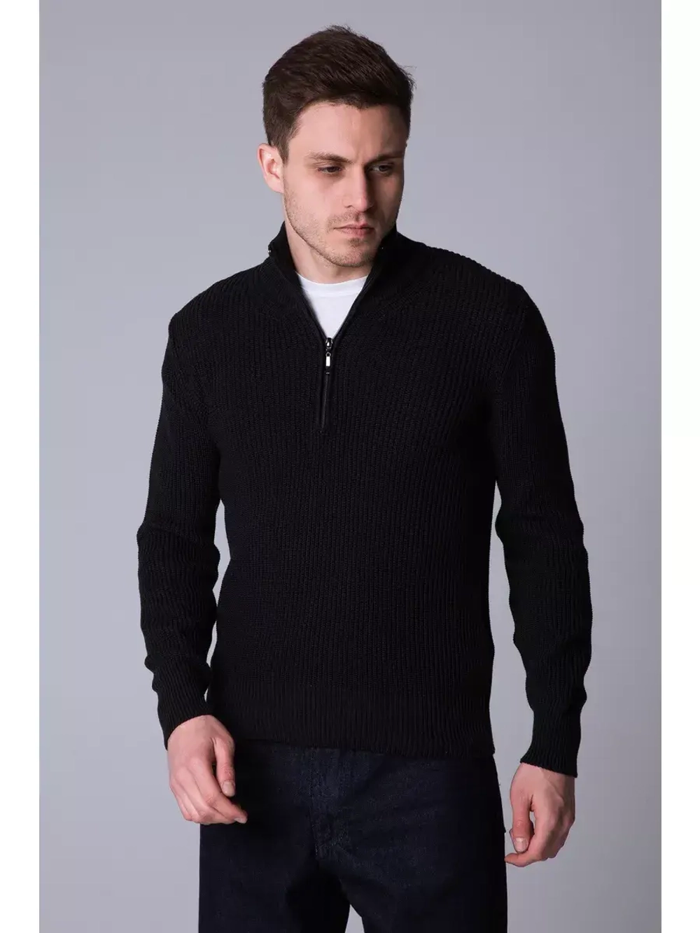 Свитер на короткой молнии