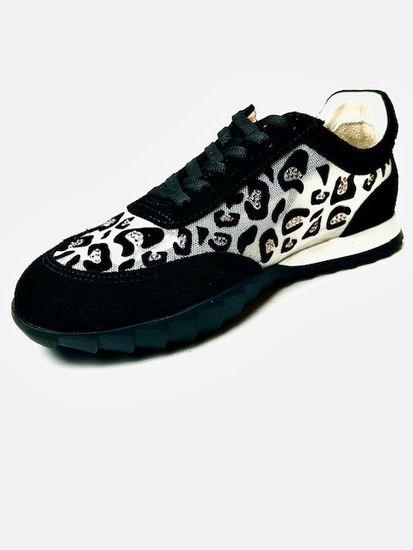 Кроссовки женские