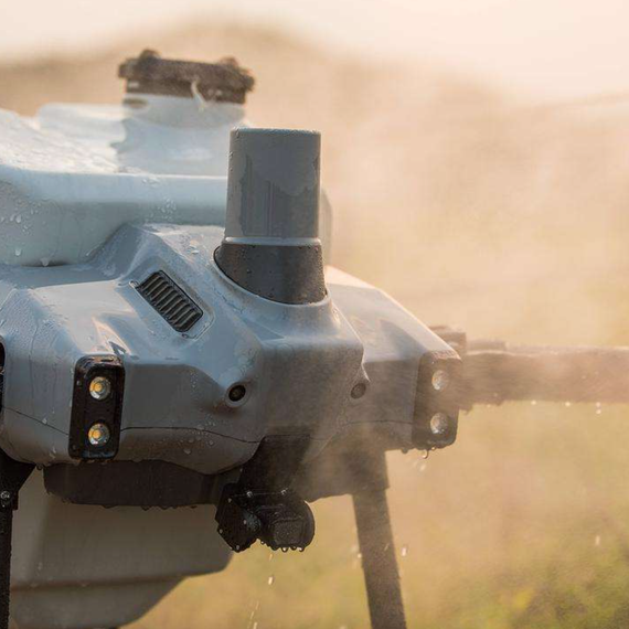 DJI AGRAS T40 — агродрон для внесения удобрений и опрыскивания