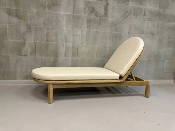 Шезлонг с матрасом Pill, массив акации