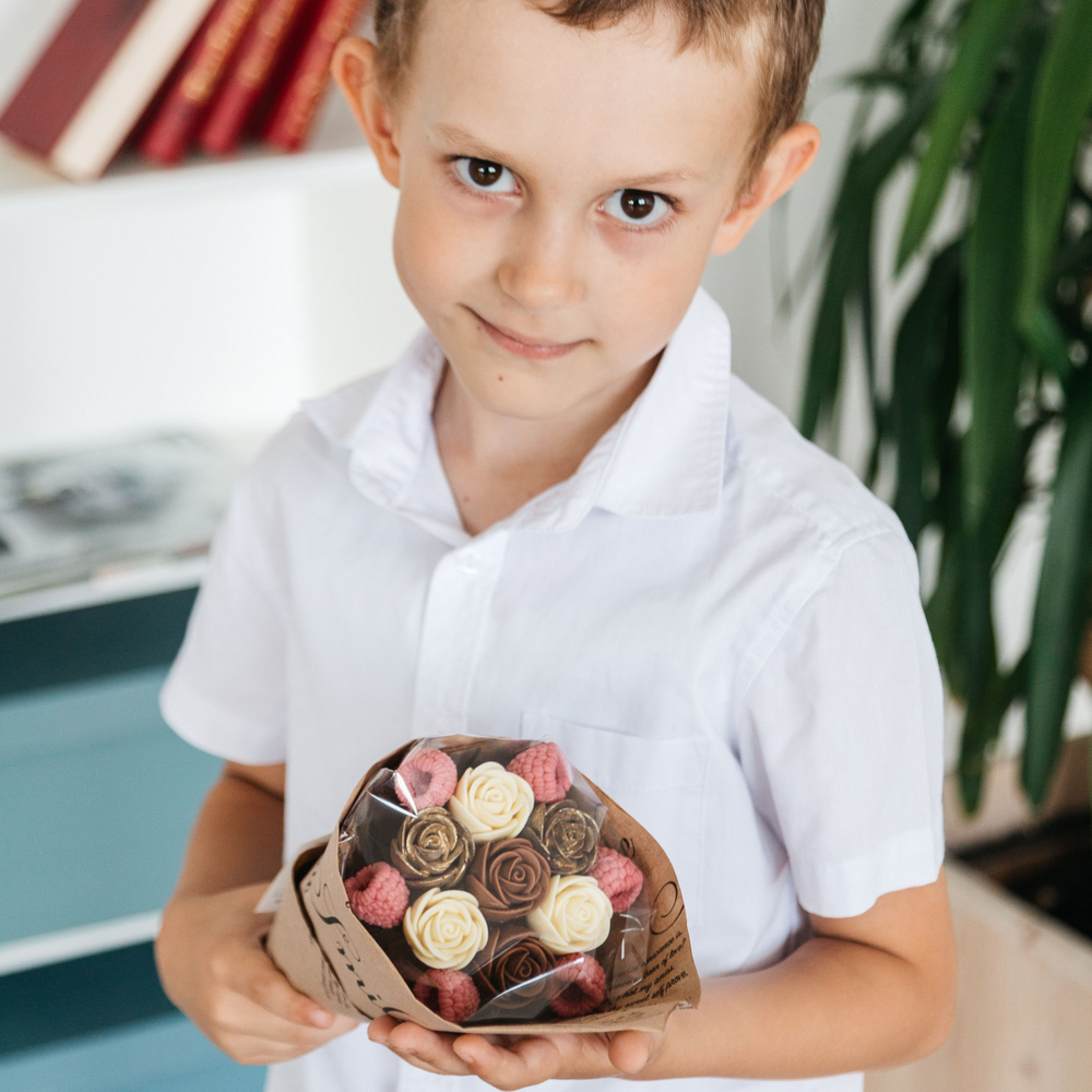 Шоколадный букет "Вкус Любви" с ягодой малиной, подарок на 8 марта, на День Рождения.