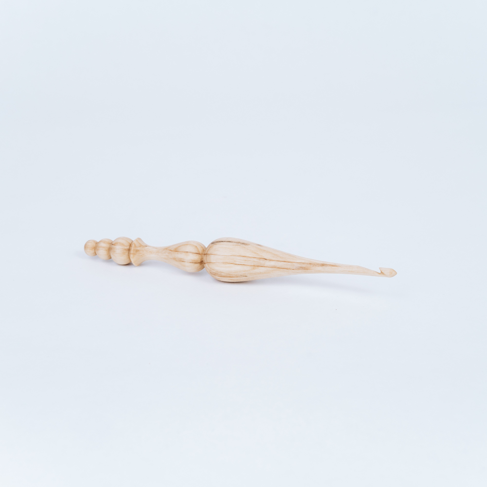 Деревянный крючок для вязания из сибирского кедра 10 мм. K191