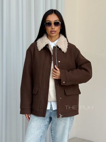 Шоколадная куртка с меховым воротником