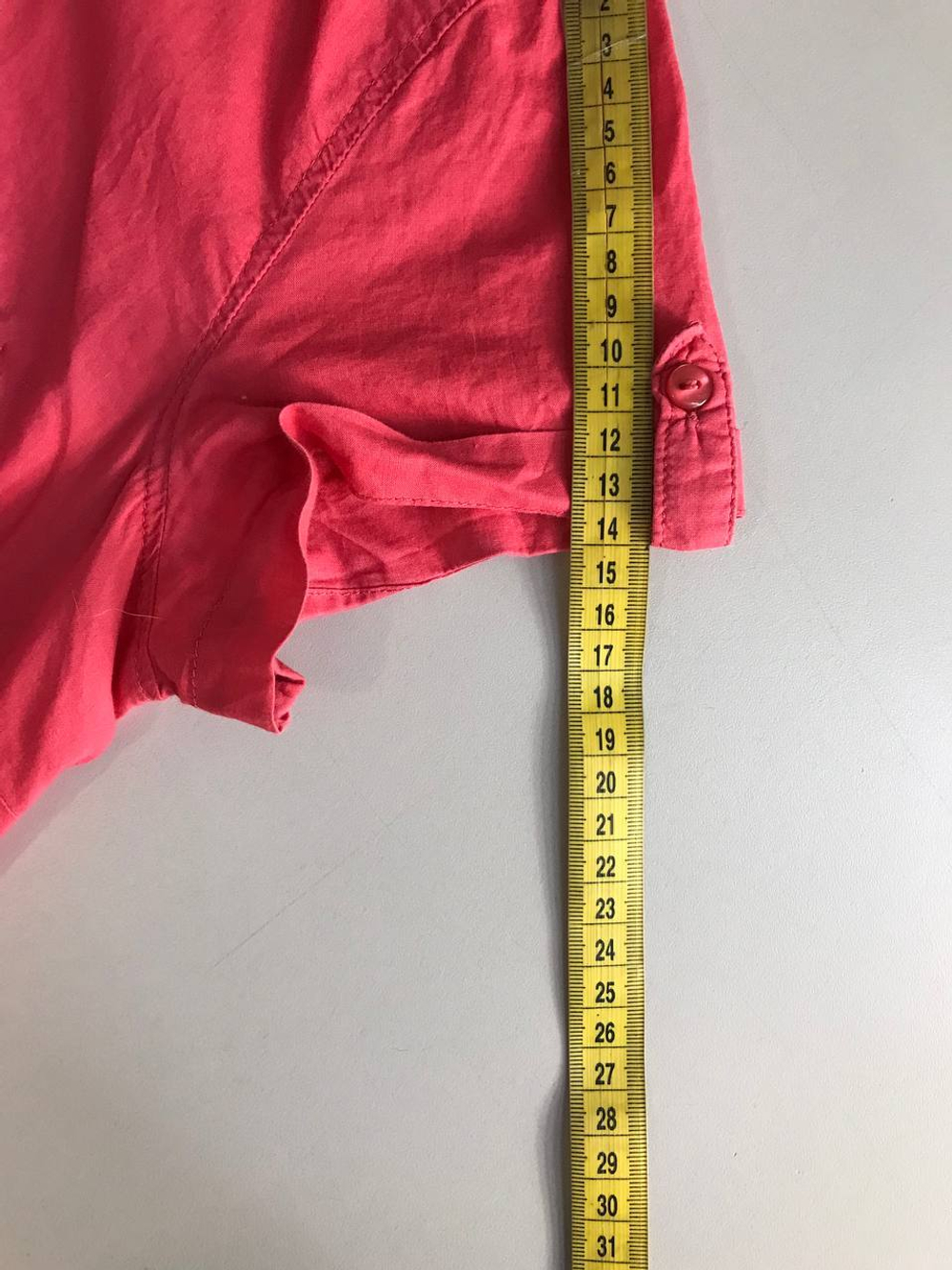 Блузка приталенного кроя, визуально на 44 размер