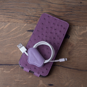 Чехол-держатель для проводов кожаный Chapeau Easy фиолетового цвета