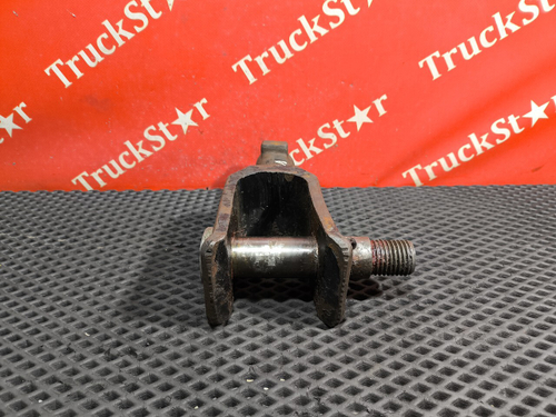 Крюк буксировочный