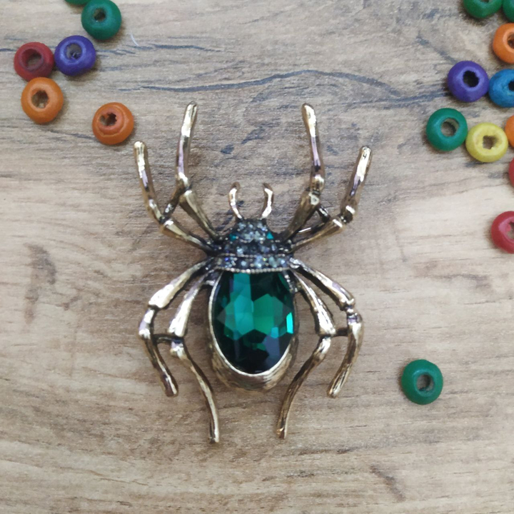 Брошь-кулон Паук со стразами и кристаллом цвет зеленый металл золотистый