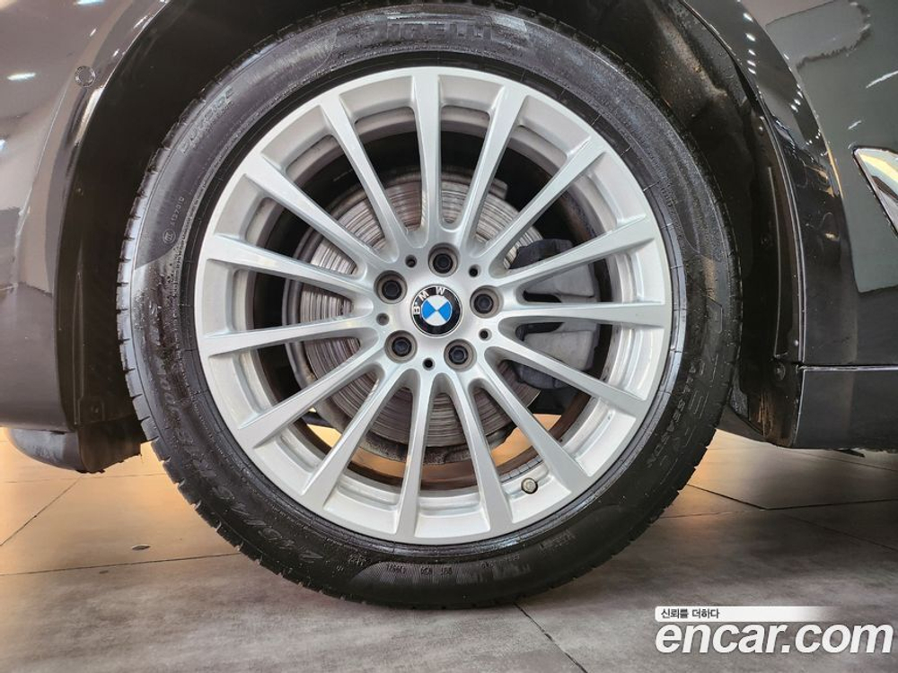 BMW 5 Series (G30) 520i Luxury (03.2020)