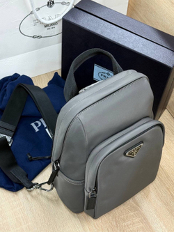 Рюкзак-слинг Prada