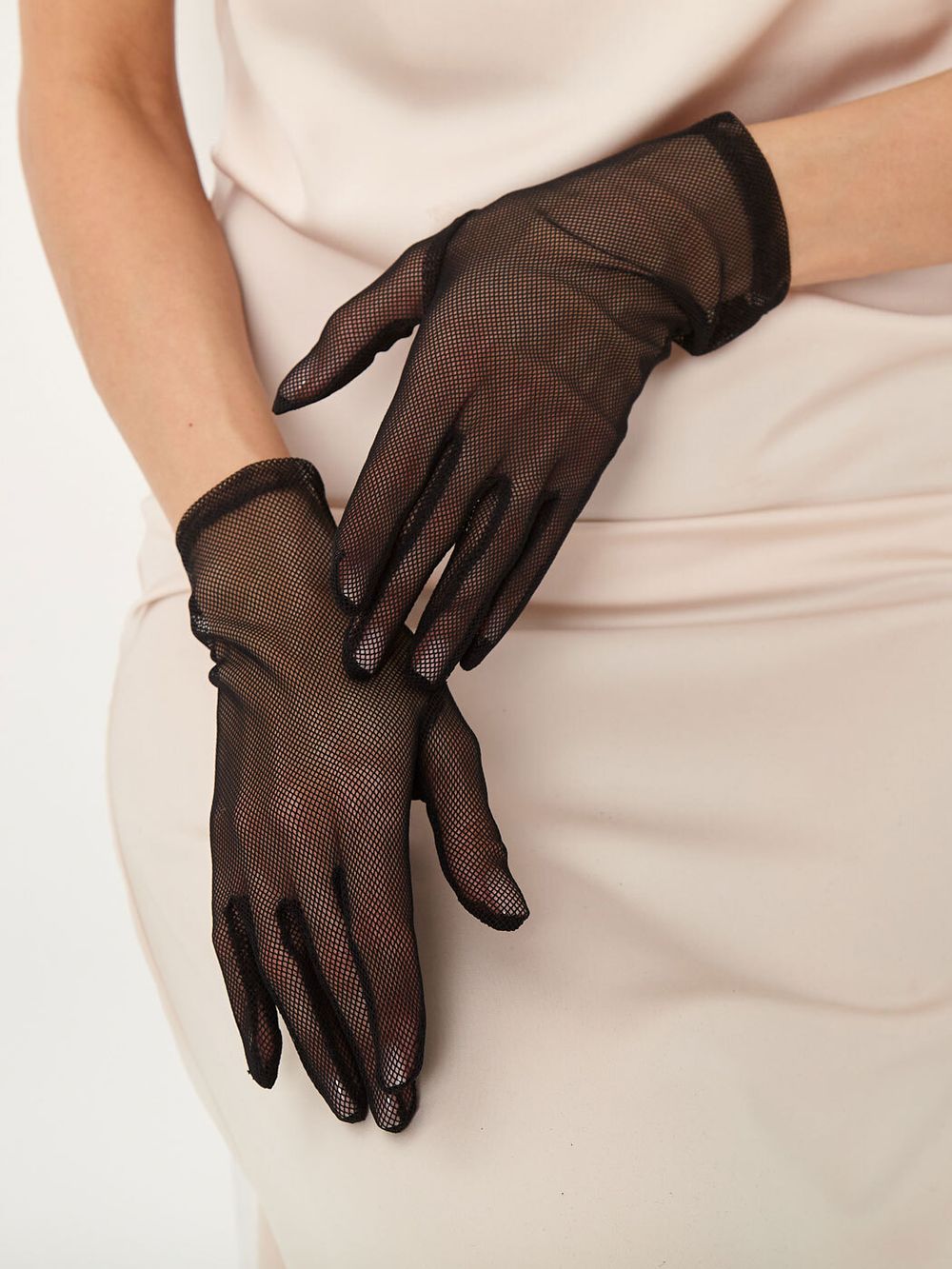 Перчатки в сетку