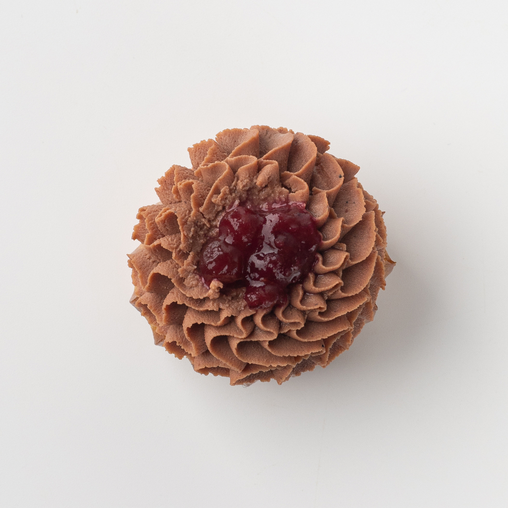 Профитроли с паштетом из печени цыпленка и конфи из брусники 16 шт