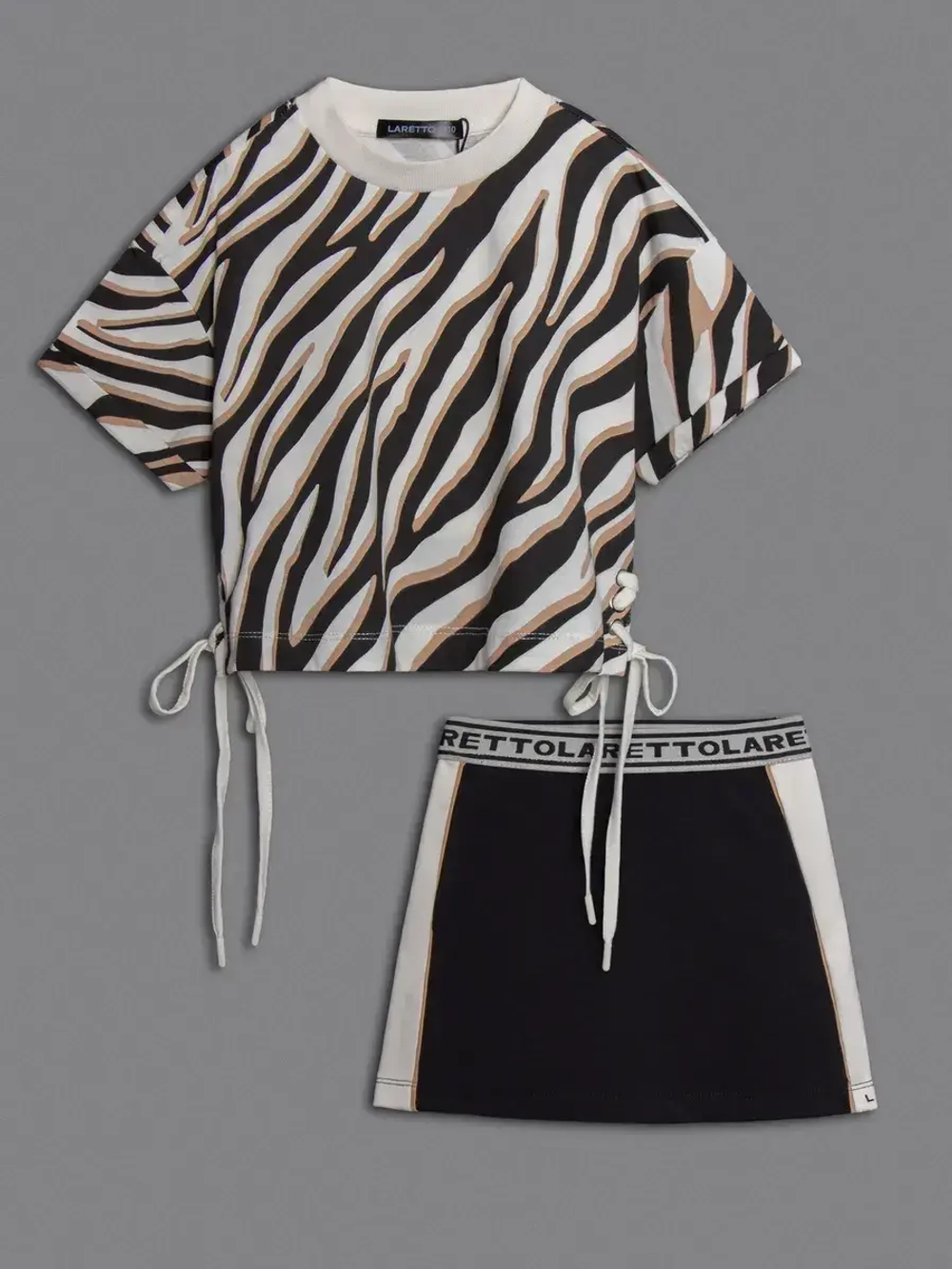 Костюм в садик, футболка и юбка