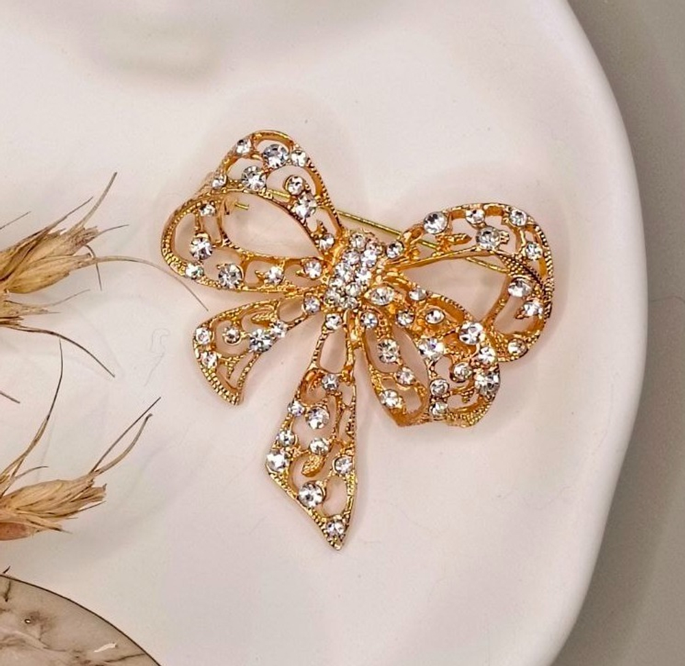 Брошь " Бант со стразами"