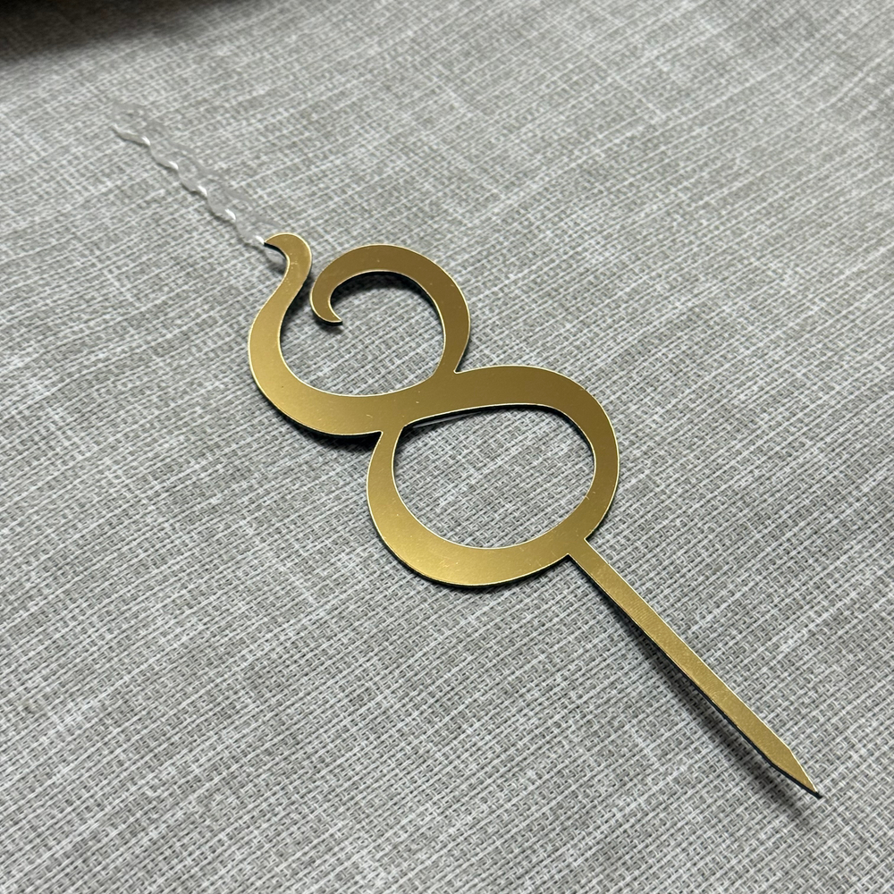 Свеча-топпер цифра «8» в золотом цвете