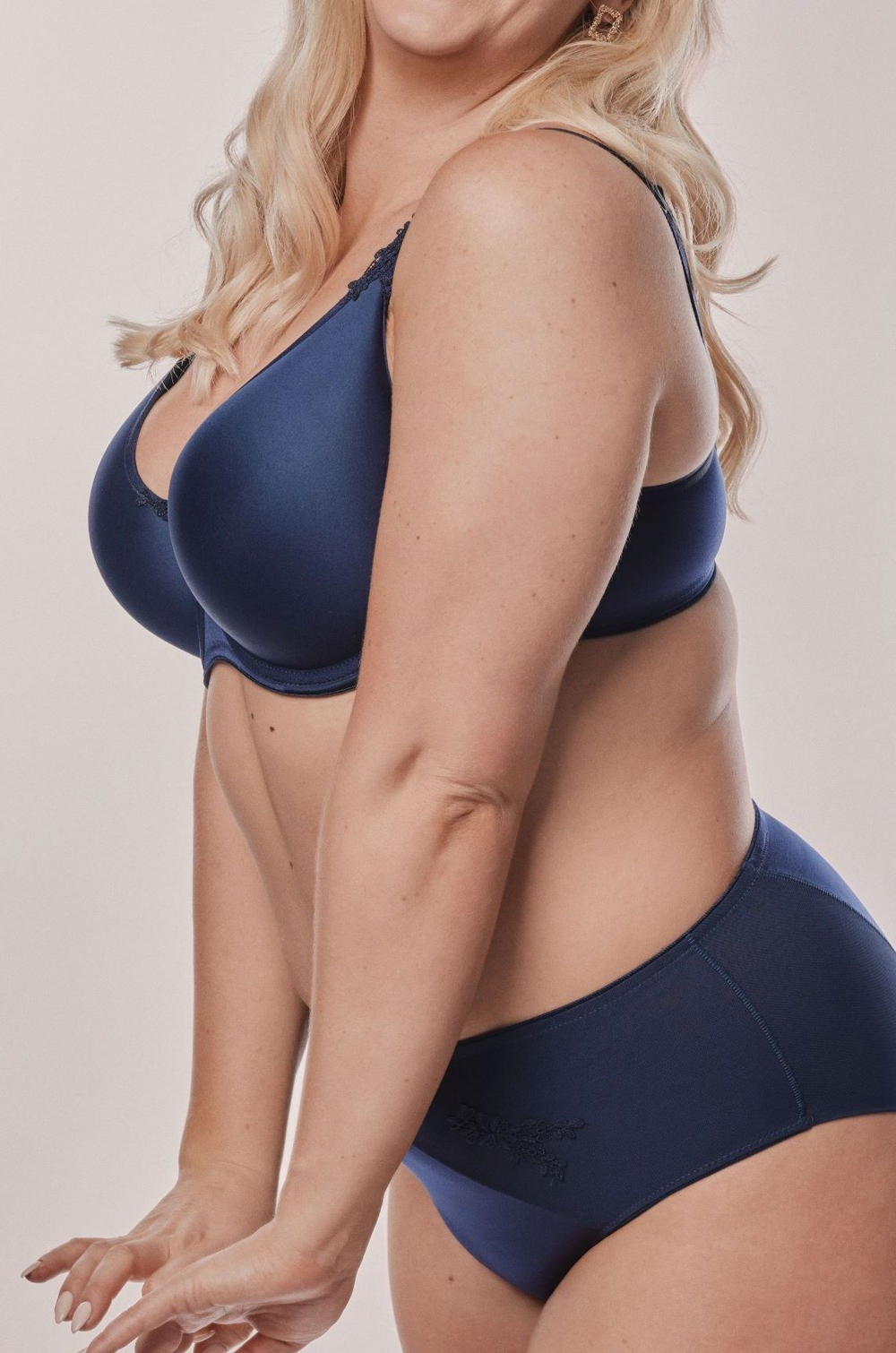 Темно-синий бюстгальтер Anita на косточках (Размер: 70G) (Цвет: темно-синий)