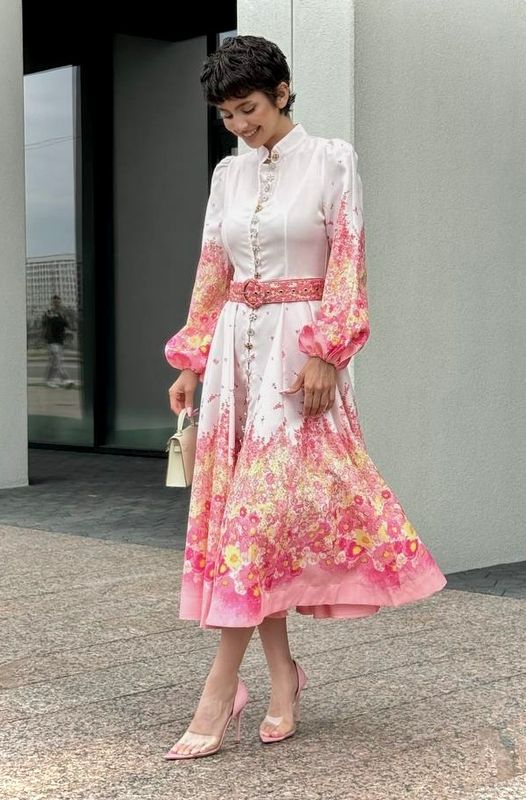 Платье миди цветочное с воротником стойкой