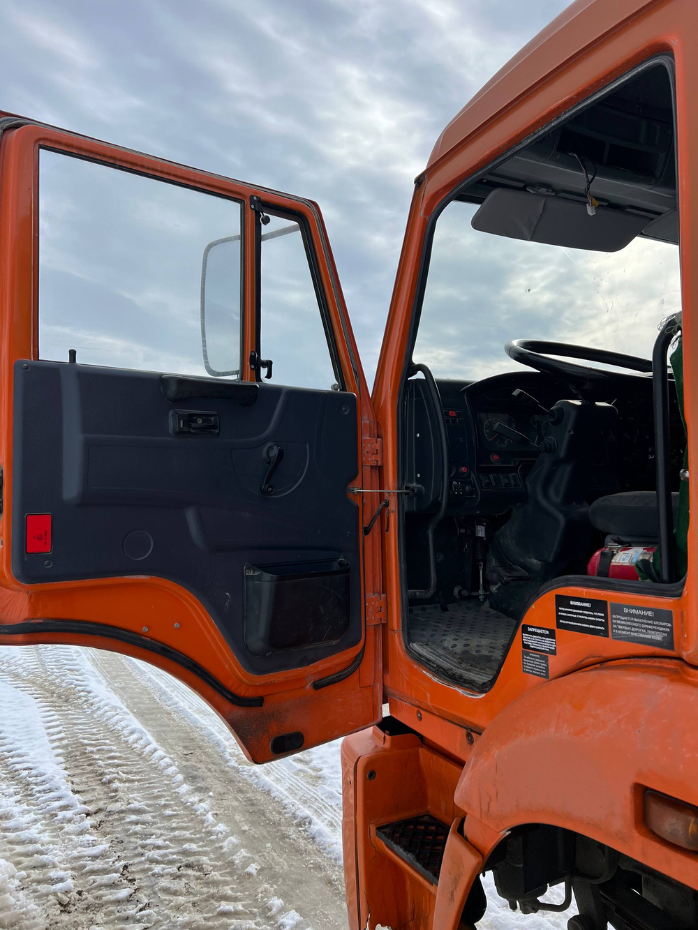 КамАЗ 6520 6x4 Самосвал 6520-3026041-53 (Дизельный, 11,8 л, 400 л.с., МТ)