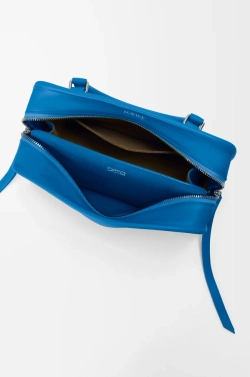 Loewe Маленькая сумка Amazona 180 из мягкой телячьей кожи, ярко-синий