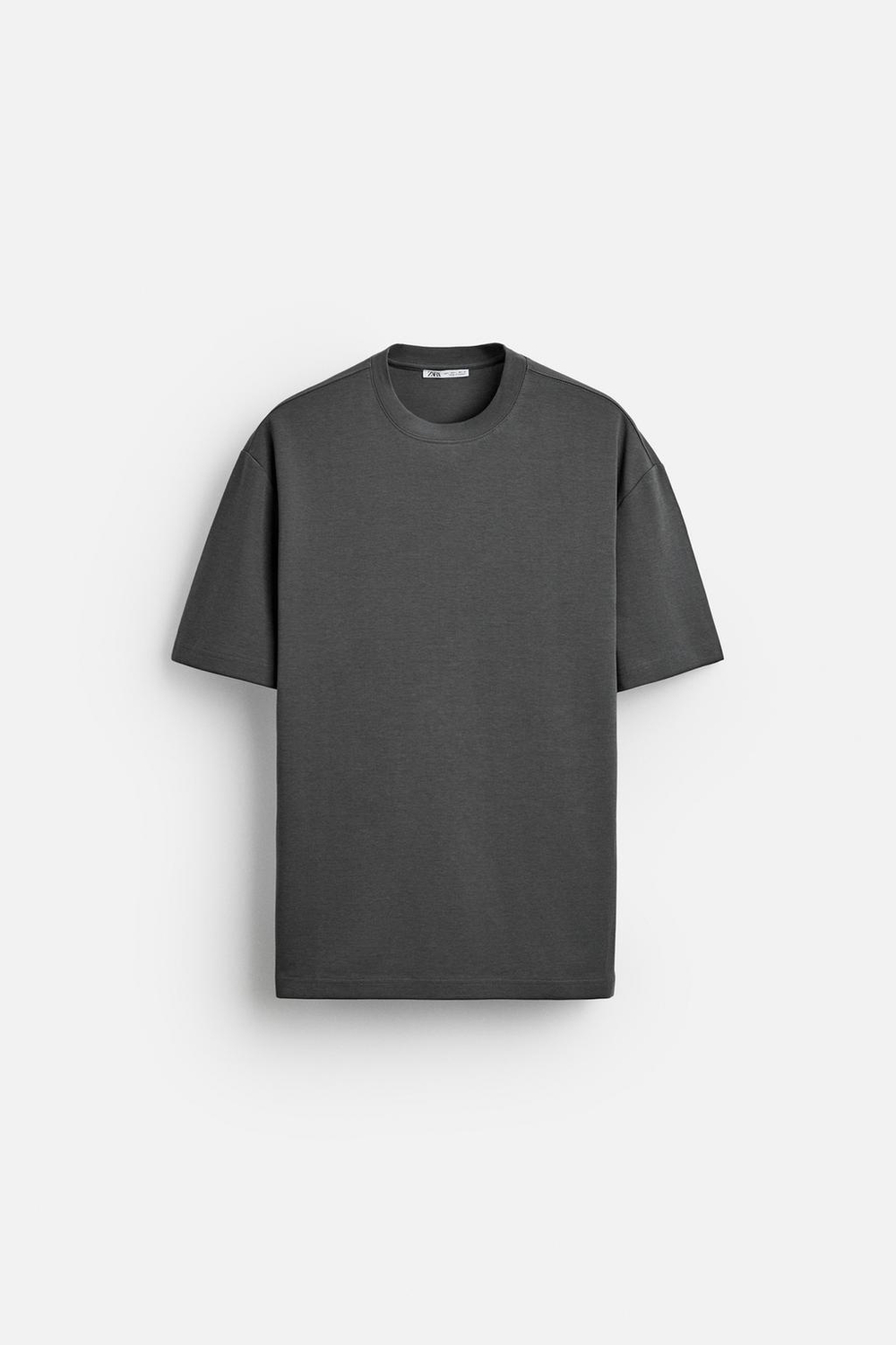 Базовая футболка regular fit