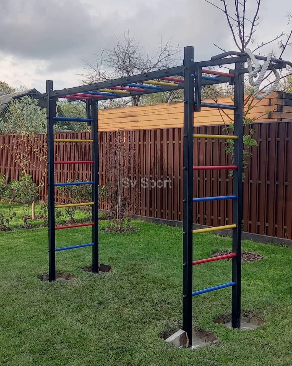 Монтаж уличной шведской стенки Sv Sport Рукоход (4 вертикальных столба)