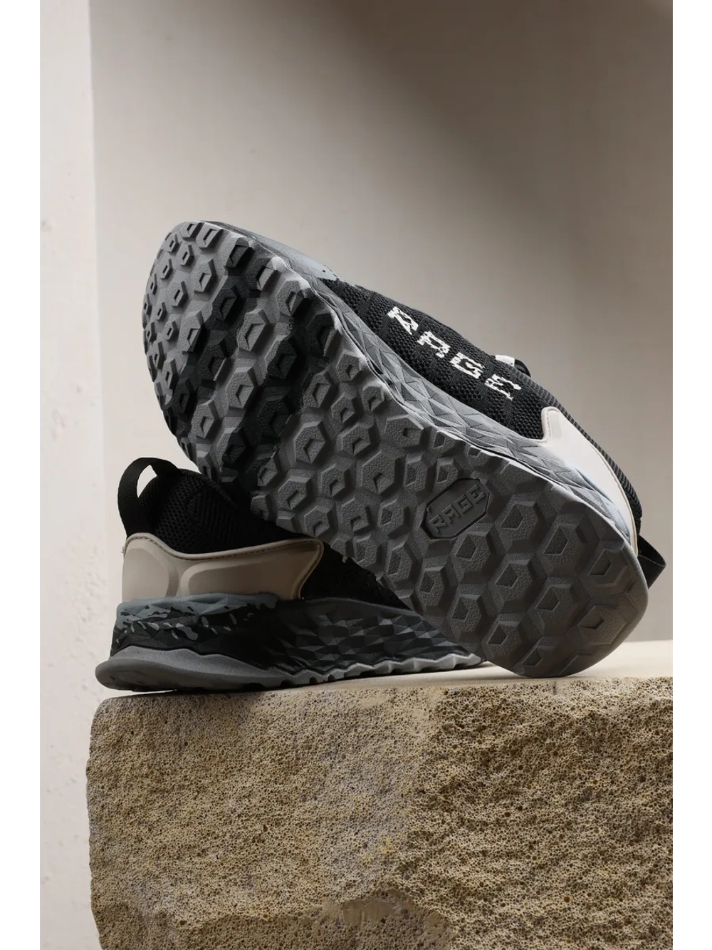 Беговые кроссовки с двойной амортизацией и подошвой EVA