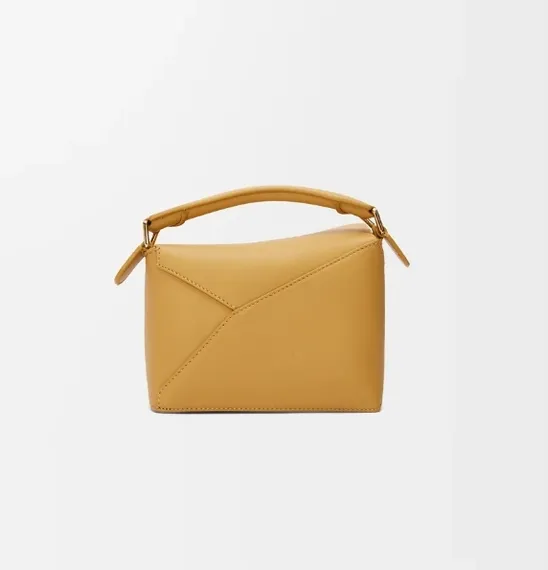 Сумка Loewe Puzzle Edge bag in classic calfskin