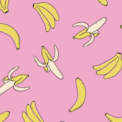 Бананы на розовом