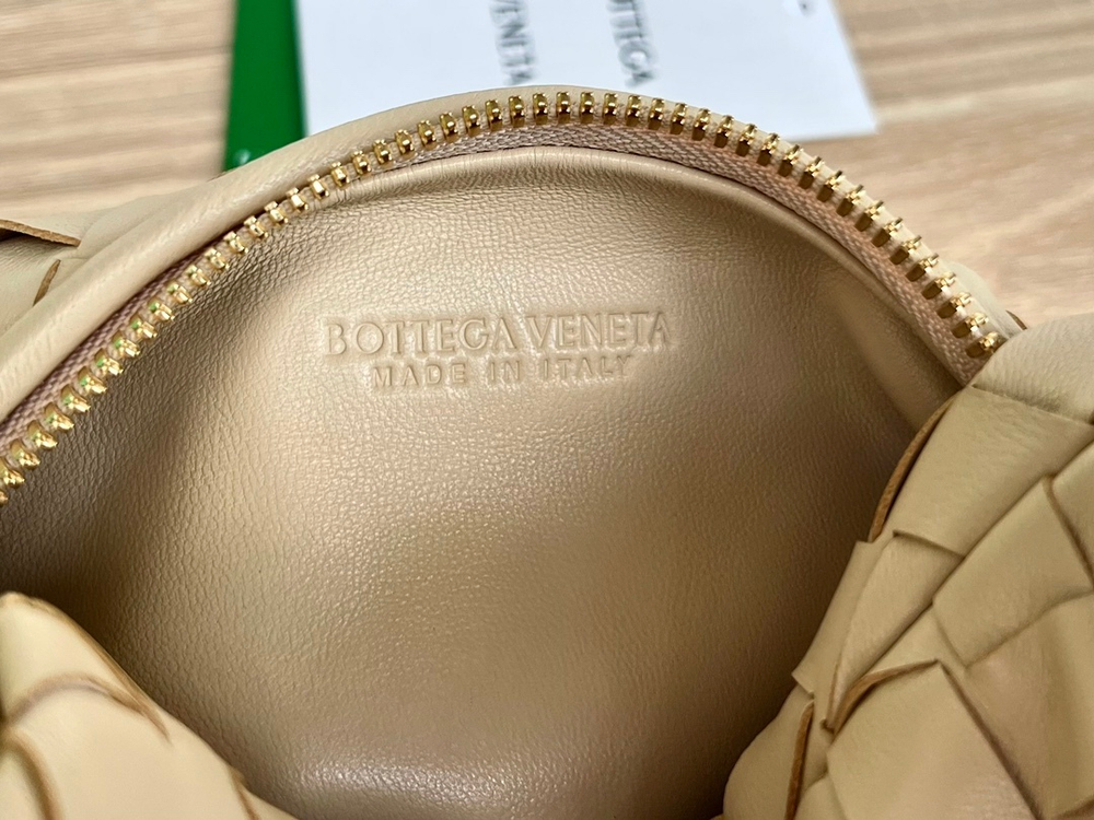 Bottega Veneta Mini Jodie 28 cm