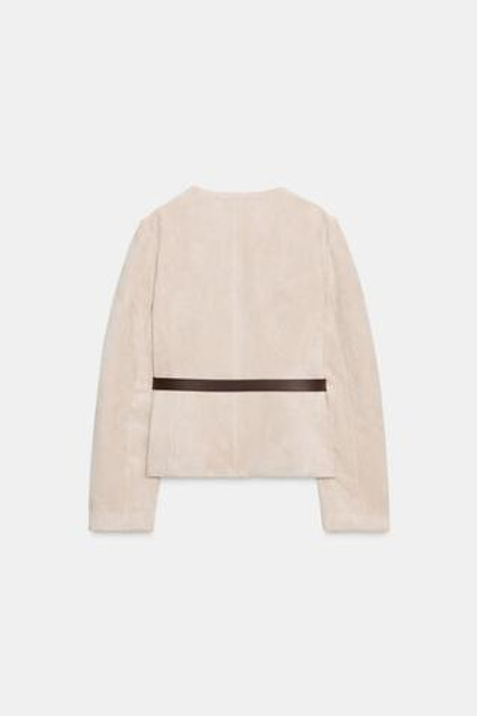 ZARA БЛЕЙЗЕР ИЗ ИСКУССТВЕННОЙ ЗАМШИ С ПОЯСОМ, ПЕСОЧНЫЙ