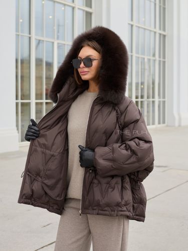 Тонкий шоколадный пуховик с кулиской и меховым капюшоном