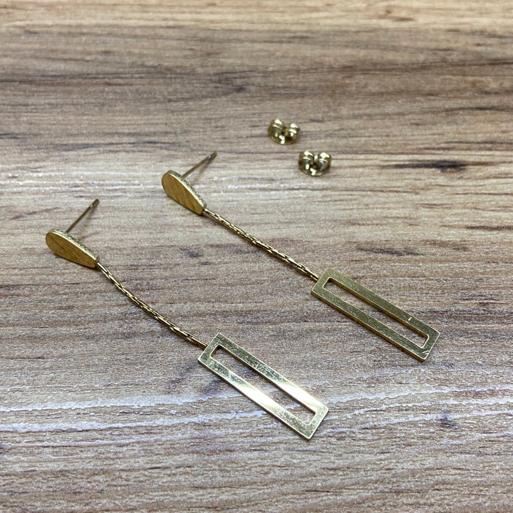 Серьги-гвоздики капля перевернутая жгутики Прямоугольник рамка цвет золотистый