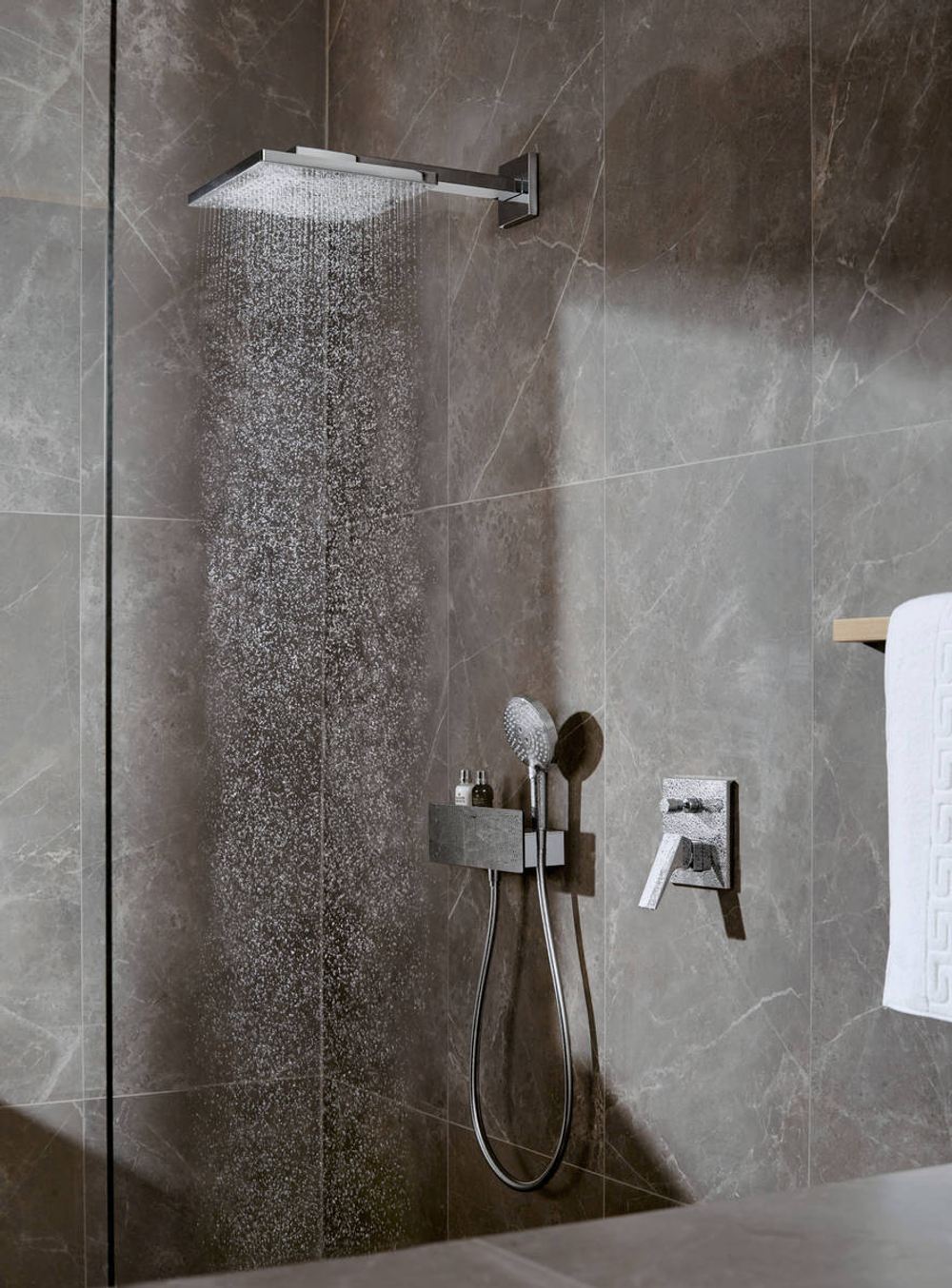 Держатель/полочка Hansgrohe 26456400 Fixfit Porter 300 с шланговым подсоединением