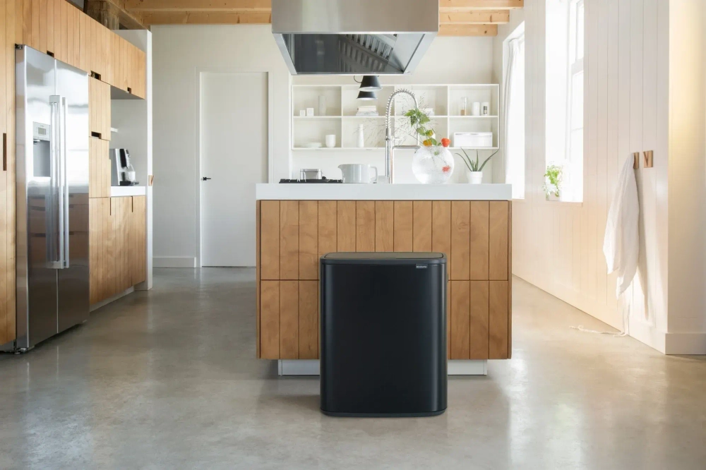 Brabantia Контейнер для мусора Bo Touch 60 л матовый черный