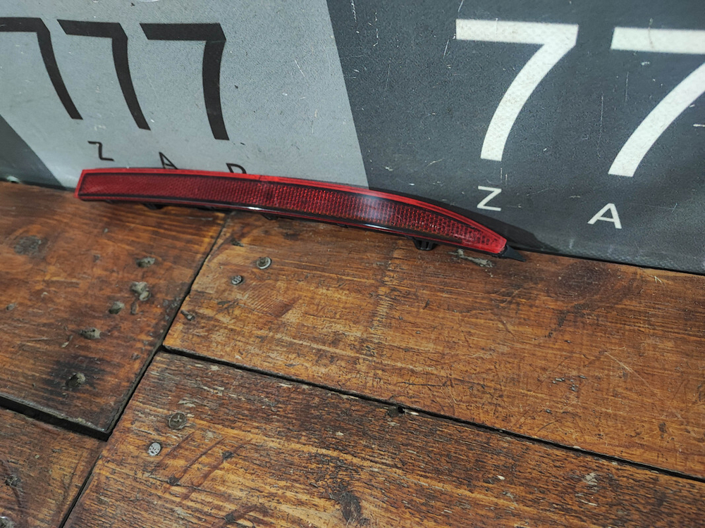 Катафот заднего бампера Volkswagen Touareg 3 18-нв Б/У Оригинал 760945106