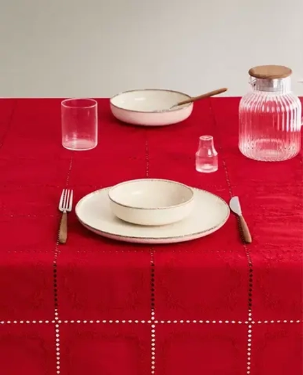 ZARA HOME ХЛОПКОВАЯ СКАТЕРТЬ С КОНТРАСТНОЙ ВЫШИВКОЙ НА РОЖДЕСТВЕНСКУЮ ТЕМАТИКУ