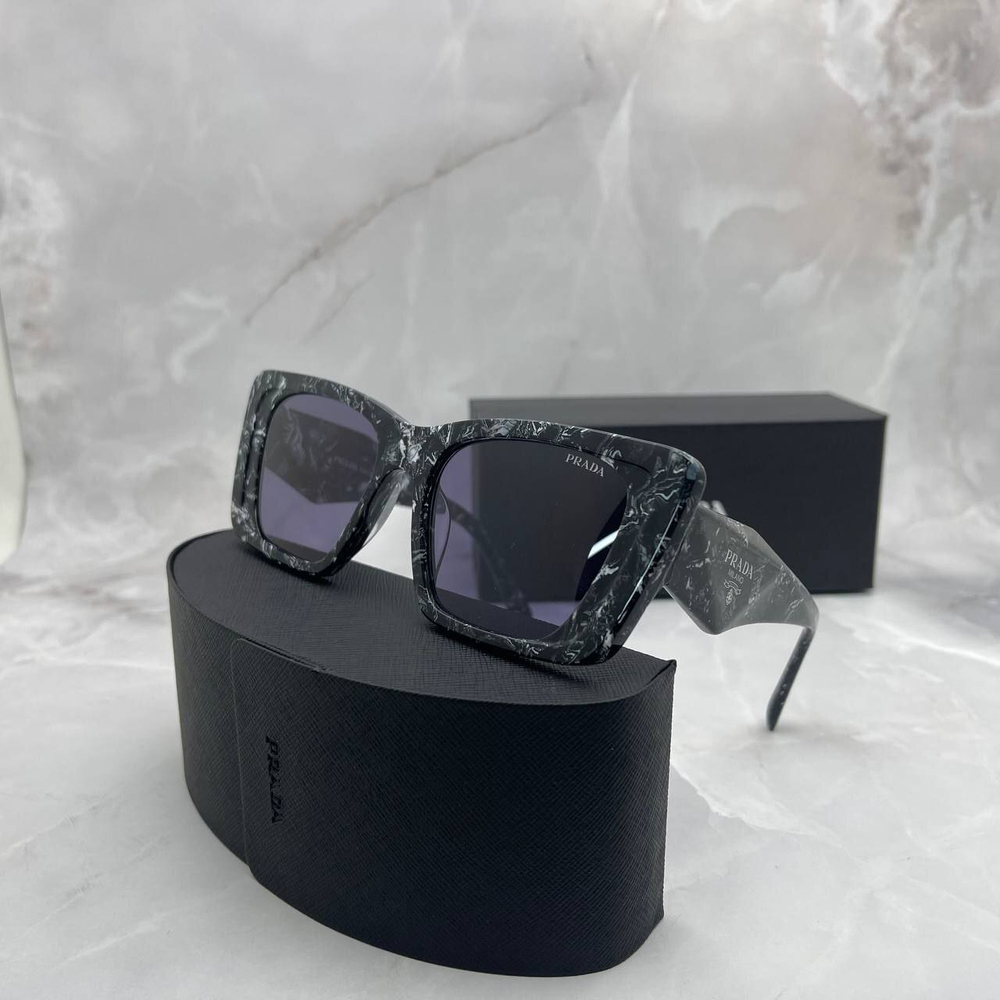 Солнцезащитные очки Prada