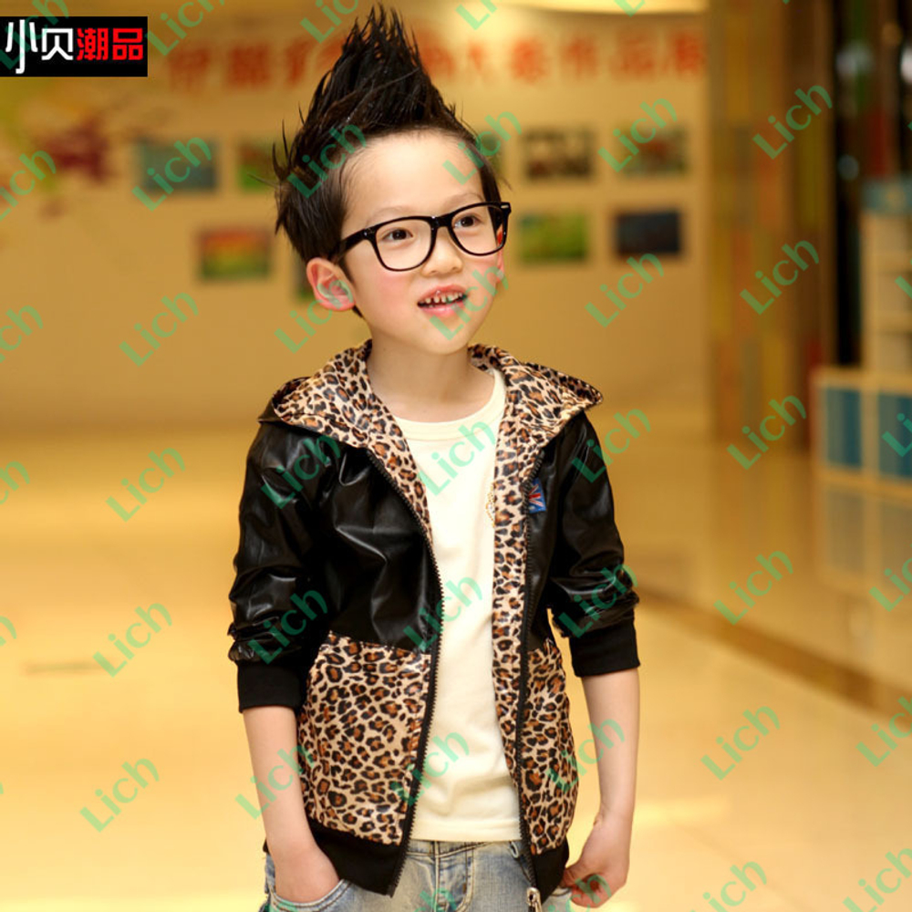 Ветровка детская с анималистическим принтом и капюшоном