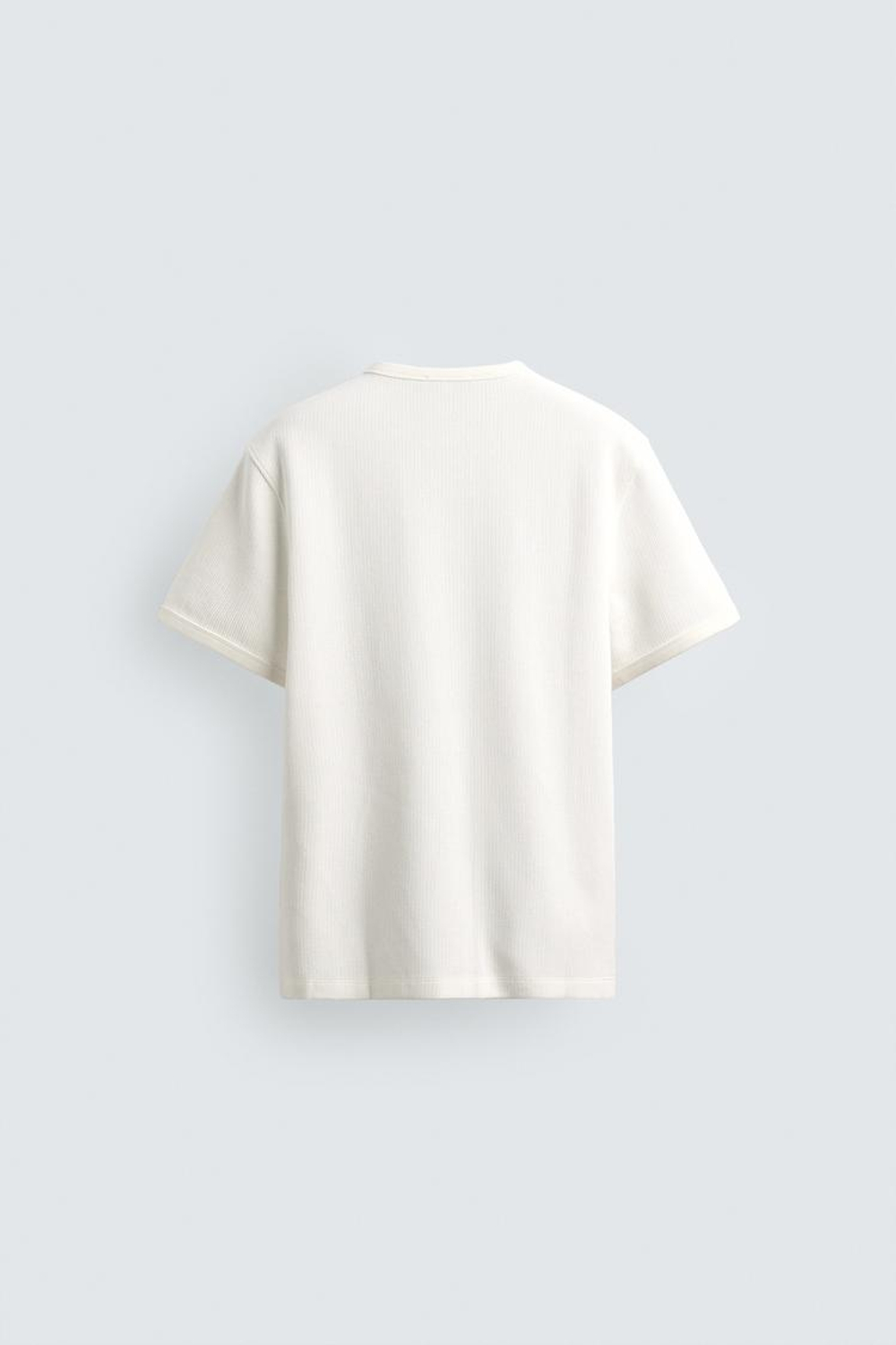 ZARA ФУТБОЛКА ИЗ РЕЛЬЕФНОЙ ТКАНИ С ВОРОТНИКОМ НА ПУГОВИЦАХ, БЕЛЫЙ