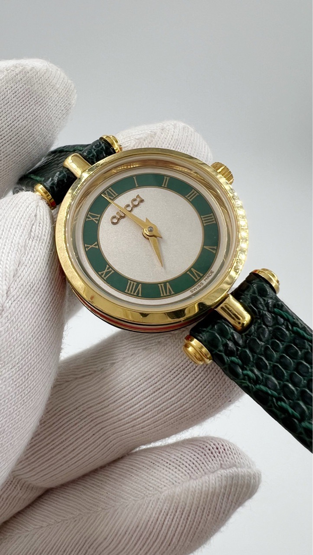 Часы тёмно-зелёные Gucci