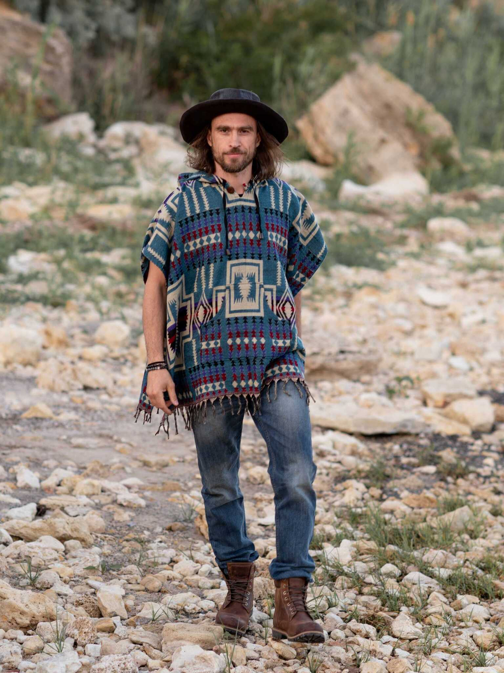 Пончо шерстяное с орнаментом