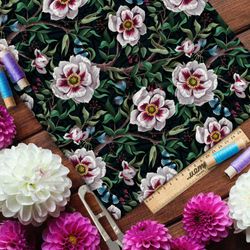 Ткань шелк Армани красочные цветы на зелёных лозах