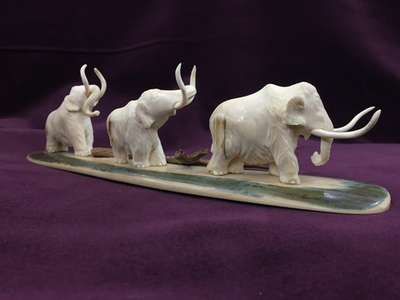 "Три мамонта"